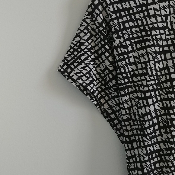 J Howard Black and White sleeveless Stretch Social Dress - Picture 5 of 9